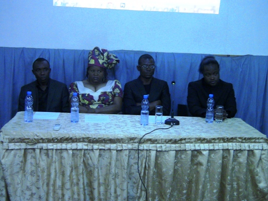 Daniel Makasi, Marythé Mitongo, Clovis Makabu et Serge Kakudji face à la presse 