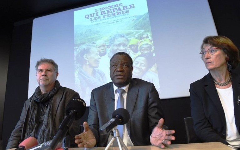 Thierry Michel, Denis Mukwege et Colette Braeckman lors d’une présentation du film L’Homme qui répare les femmes : La Colère d'Hippocrate 