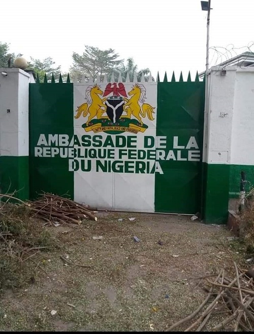 La façade principale de l’ambassade du Nigéria repeinte (Adiac)