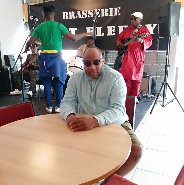 Albino Mungindu au Café bar Mont Fleury à Orléans