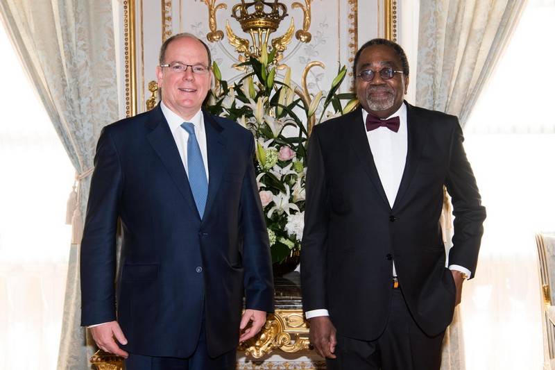 Rodolphe Adada, ambassadeur du Congo à Monaco et S.A.S. le Prince Albert II 
