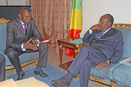 Casimir Bathia reçu par le Premier ministre Clément Mouamba