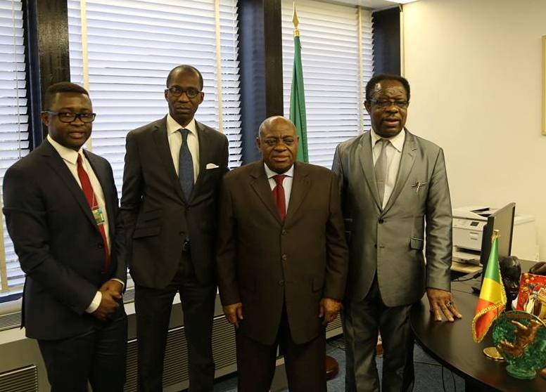  Roland Chrisbel Malonga à gauche reçu par Jean-Marie Adoua ambassadeur auprès de l'UNESCO
