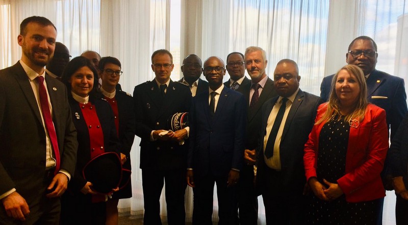 Photo de groupe à l'issue de la signature de l'Accord-cadre entre les douanes congolaises et françaises le 28 janvier 2020 à Montreuil en France Photo de groupe à l'issue de la signature de l'Accord-cadre entre les douanes congolaises et françaises le 28 janvier 2020 à Montreuil en France