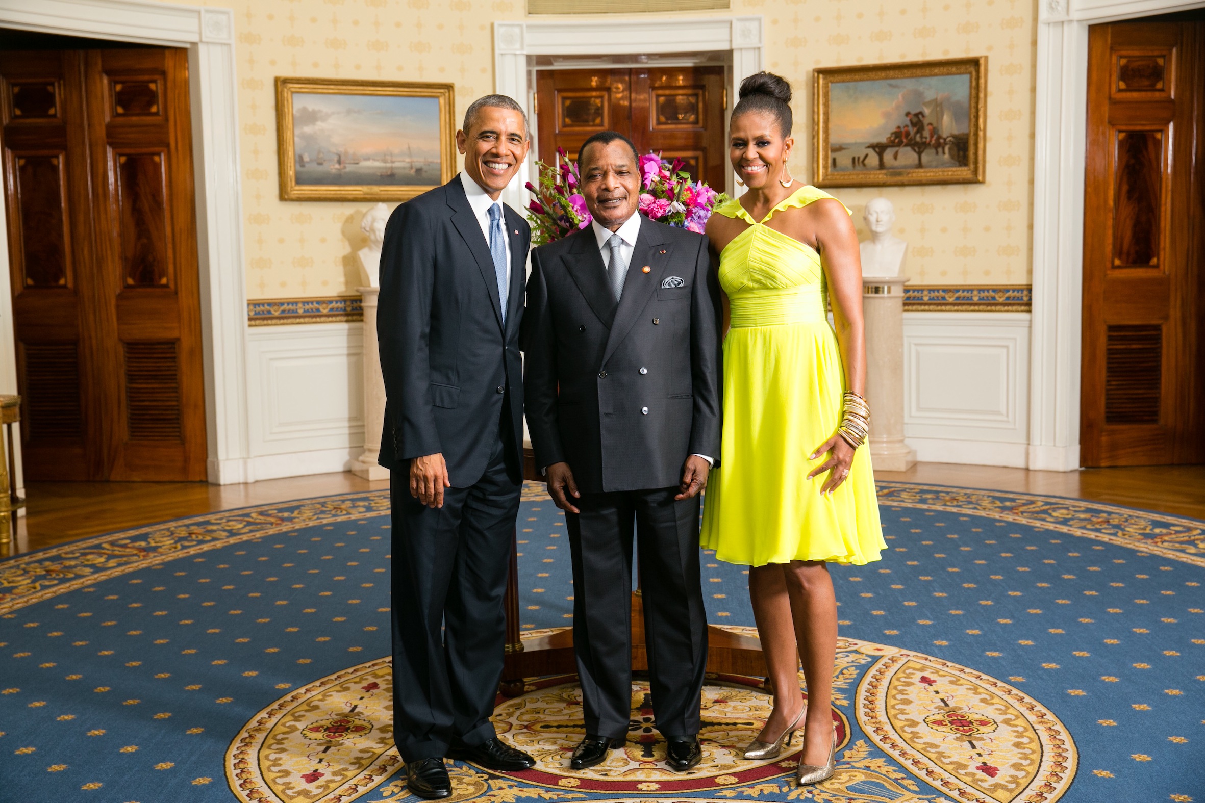 Le Président Denis Sassou N'Guesso et le couple Obama à la Maison-Blanche avant le dîner officiel ©Présidence américaine
