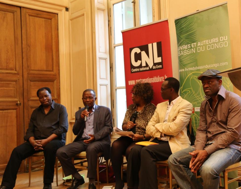 De gauche à droite, Caya Makhélé, Maxime N'Débéka, Dominique Loubao, Nimrod, Alain Mabanckou (crédits Adiac)