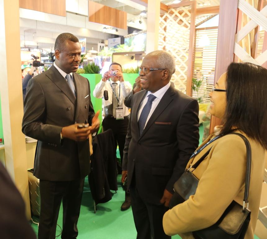 Josué Rodrigue Ngouonimba, ministre du Tourisme et de l'Environnement du Congo avec son homologue malgache