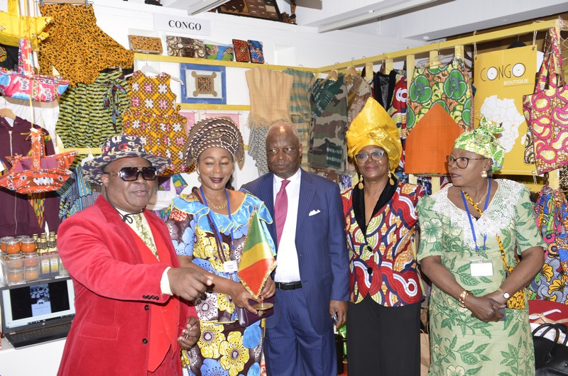 Unesco-Semaine Africaine 2019 Henri Ossebi, ambassadeur du Congo en visite du stand du Congo