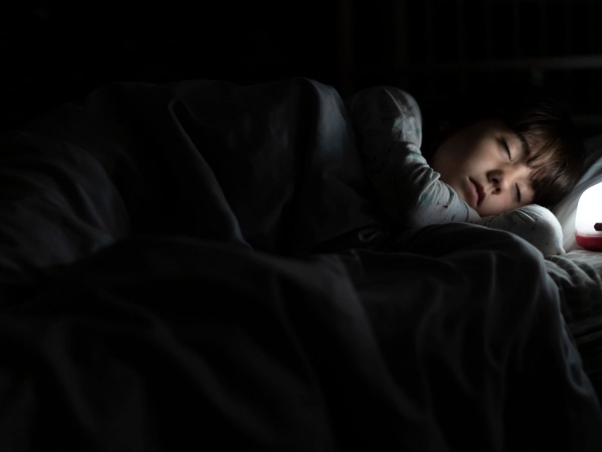 Sonno: perché dormire al buio completo fa bene alla salute?