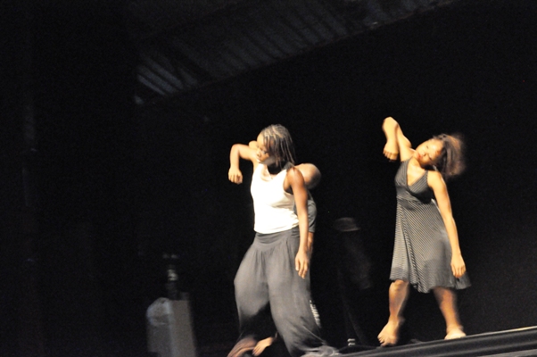 Un extrait de la première de Kuakuakulangue, spectacle de danse contemporaine ( Halle de la Gombe 15 mars 2013)