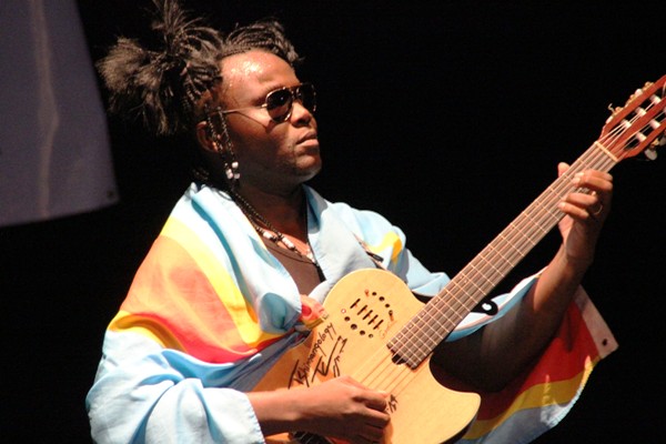 Olivier Tshimanga sur la scène de la Halle de la Gombe, à l’IF (Photo Kokolo)