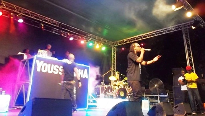 Youssoupha lors de son concert au parking du Grand Hôtel de Kinshasa