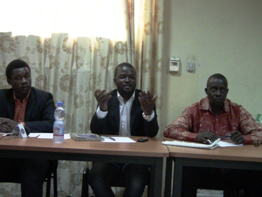 Les écrivains Issamaleko, Richard Ali a Mutu et Jean-Claude Ntuala face à la presse à l’occasion de la rentrée littéraire 