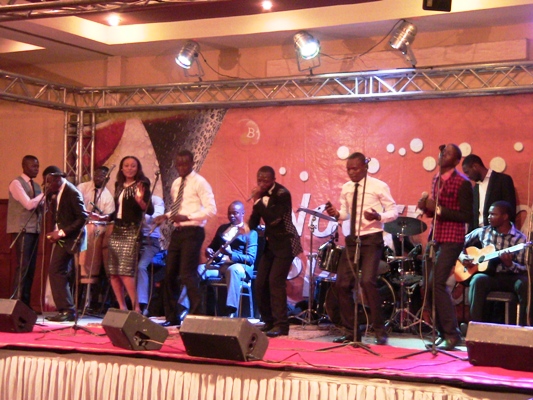Shekinah Music en pleine prestation 
