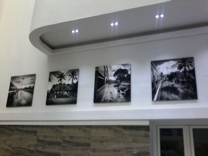 Des photos de Kinshasa-Matadi express exposées dans le hall de la gare centrale