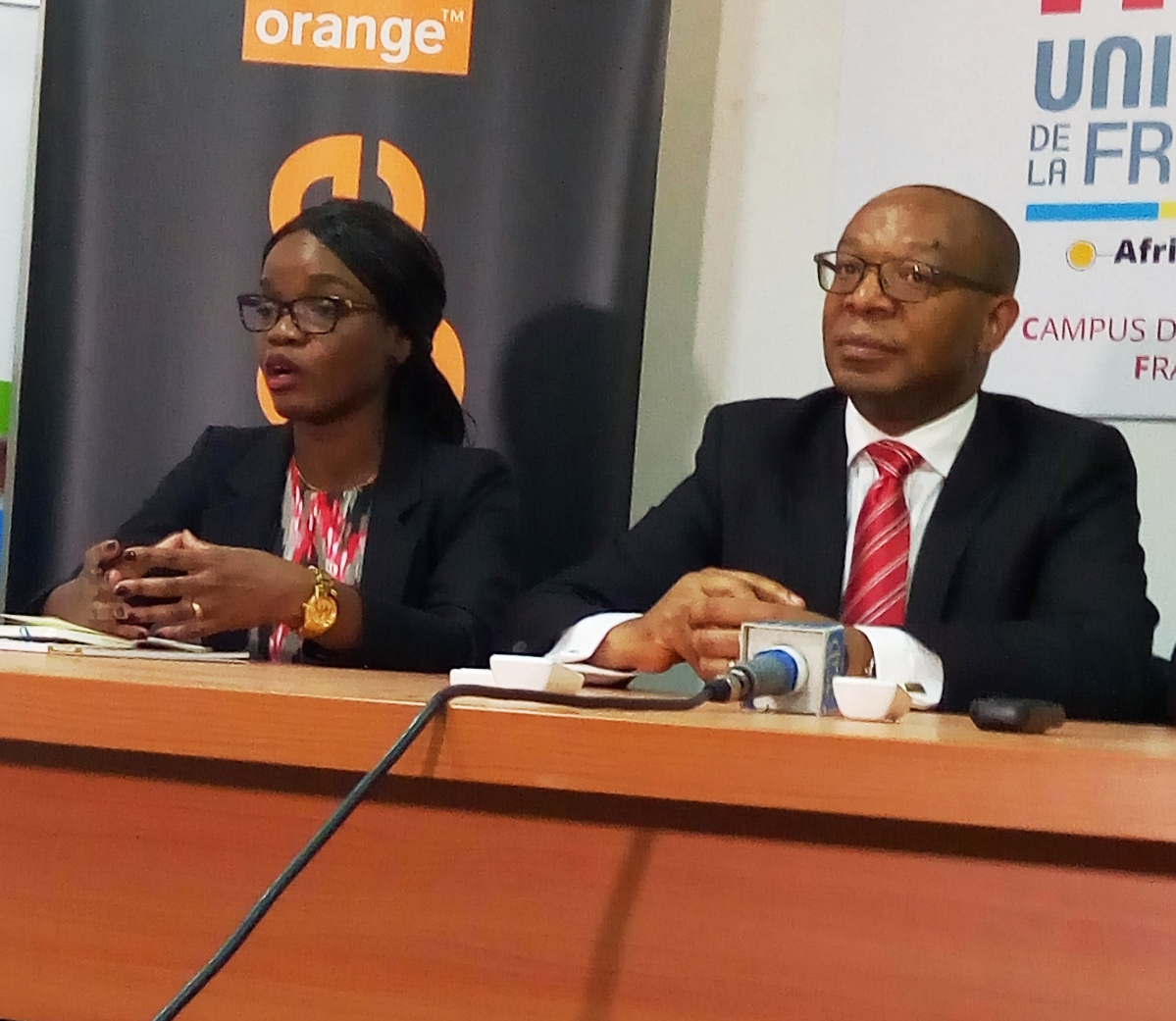  Elodie Bamowongo et Alain Ondoua lors du point de presse (Photo adiac)