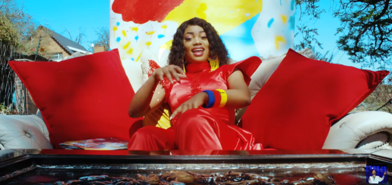 Un extrait du clip Tabiri de Deborah Lukalu