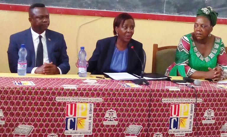 Louise Mushikiwabo entourée du ministre de la coopération et la représentante personnelle du Chef de l’Etat à la Francophonie