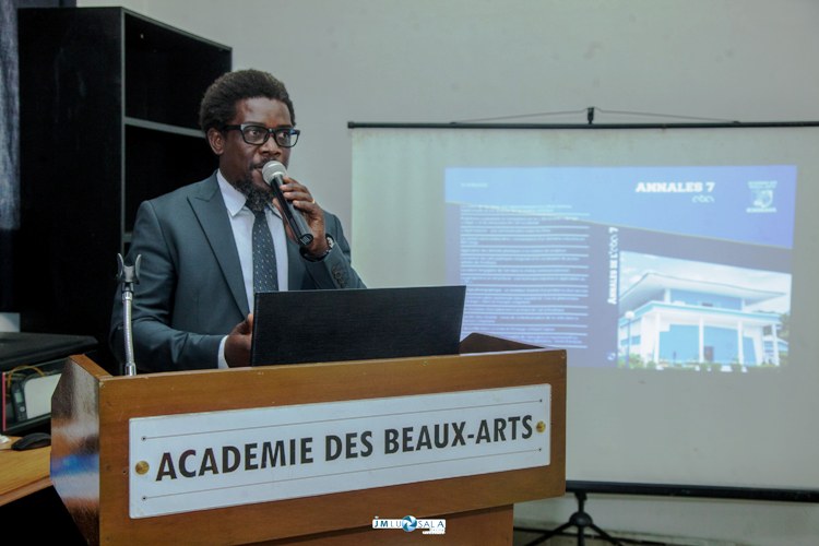 Le Pr Henri Kalama présentant les Annales de l’ABA n°7 (Photo JM Lusala)