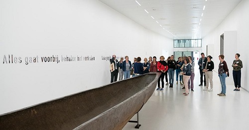 Visite de l'AfricaMuseum assurée par un guide attitré du MRAC (© DR)