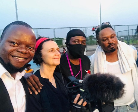  Onassis et l’équipe du tournage de Rendez-vous à Kinshasa (DR)