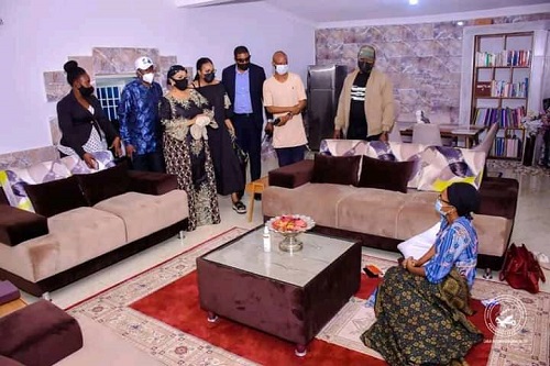 La mère du Chef de l’État, Marthe Kasalu, a rendu visite à la veuve (DR)