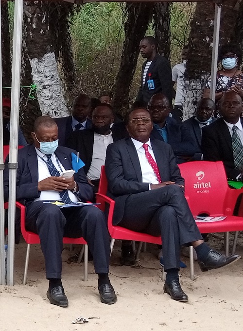 Théodore Ngoy et Jean-Pierre Ilboudo, le Représentant pays de l’Unesco lors de la célébration de Nsiamfumu (Adiac)