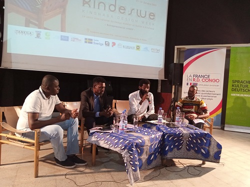 Tankila et les commissaires Bruno’s Sakou et Jean Kamba lors de la présentation du Kindeswe à la presse (Adiac