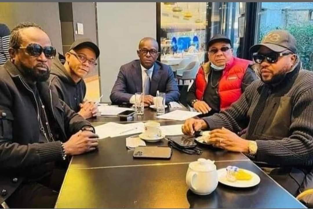 Amadou entouré de Werrason, Alain Makaba, Didier Masela et JB MPiana (DR)