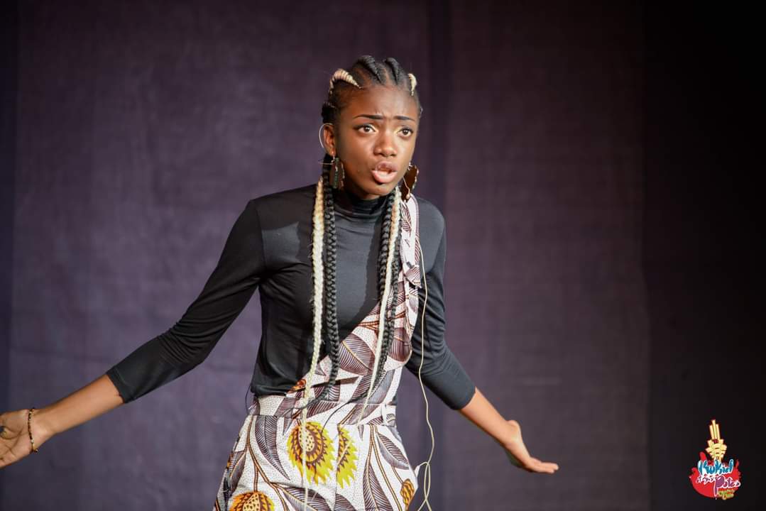 Dayana Esebe sur scène à Kinshasa (DR)
