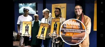 2 : Remise de la plaque de mérite à Fally Ipupa / DR