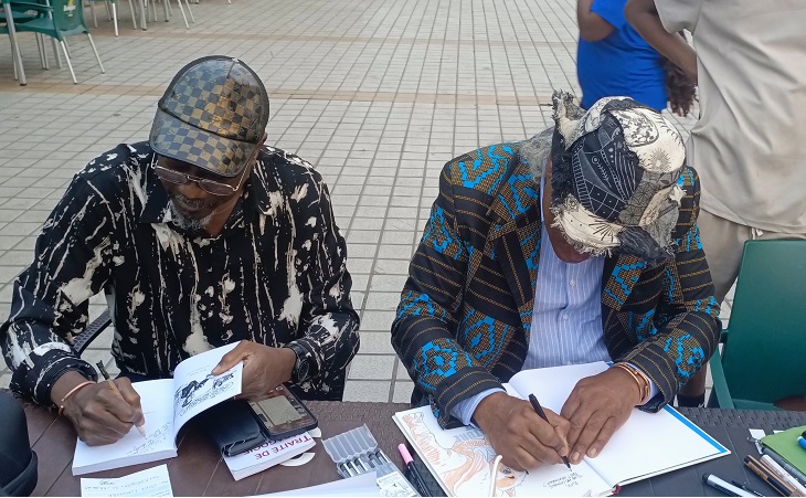2  : Jean Goubald et Barly Baruti absorbés par les dédicaces/ Adiac