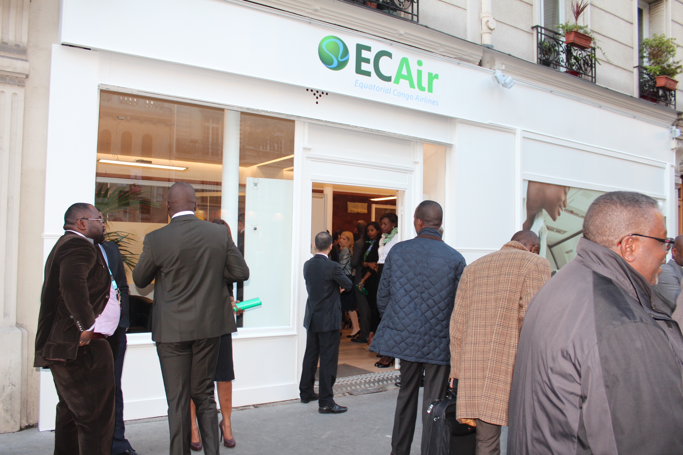 inauguration des bureaux commerciaux de l'agence ECAir à Paris © DR