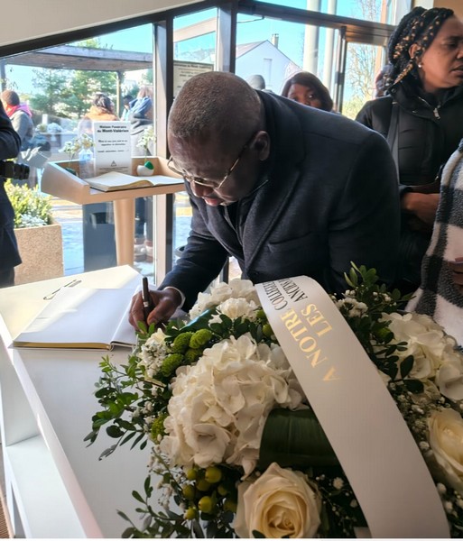 Armand Rémy Balloud-Tabawé lors des obsèques de Peggy Hossie à Paris