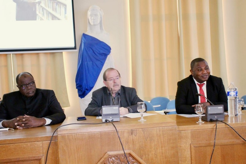 Brice Arsène Mankou à droite, lors de la conférence Brazzaville, capitale de la France libre à la mairie de la ville d’Albert en France, vendredi 18 novembre 2022