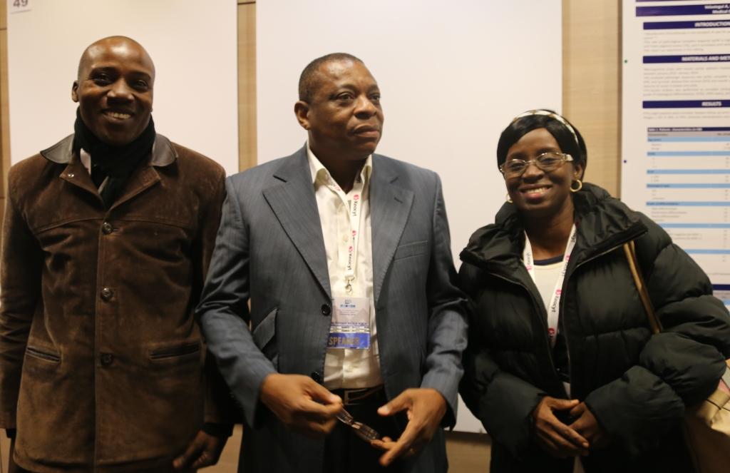 Le Professeur Jean-Bernard Nkoua Mbon (au centre) et le Professeur Judith Nsonde Malanda (à droite) ©Adiac