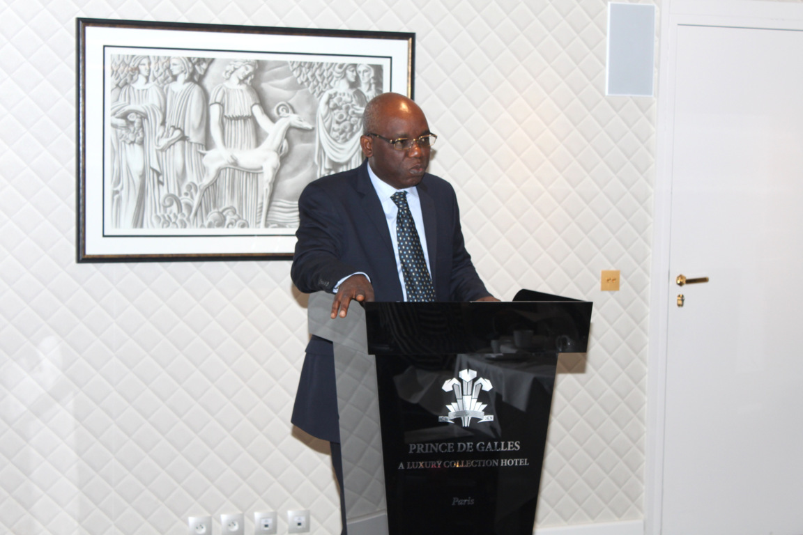 Didier Mavouenzela lors de la conférence de presse à Paris sur le 5ème Forum International sur le Green Business 2014 à Pointe-Noire / Congo