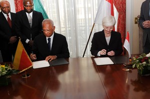 Signature du Communiqué conjoint entre le Congo et Monaco à la Chancellerie de Monaco à Paris le 27 février 2014