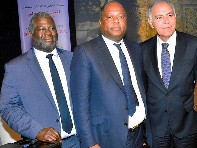 Claude Wilfrid Etoka au centre avec à sa gauche Salahedinne Mezouar, Président de la COP22