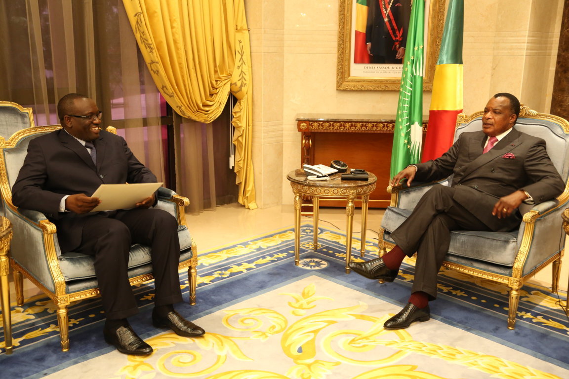 Le chef de la Délégation tchadienne échangeant avec le président Denis Sassou N'Guesso 