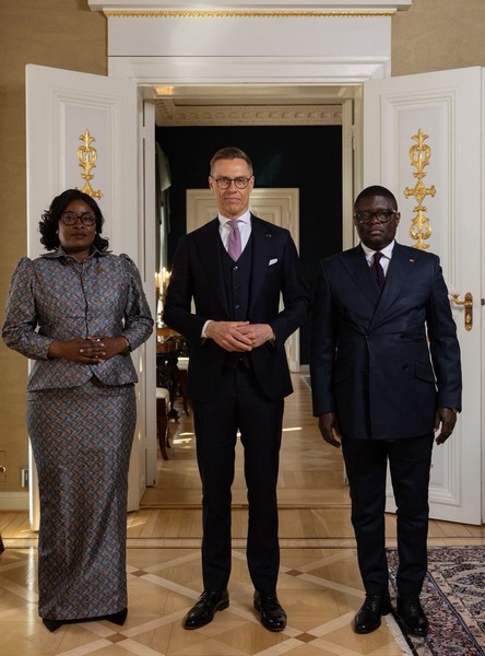 Présentation des lettres de créance de Nana Rosine Aurélie Ivouba à Alexander Stubb, président de la République de Finlande.