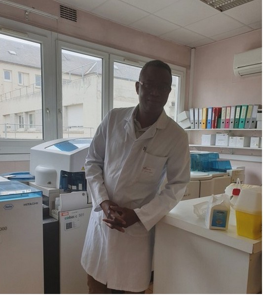 Dr Mounkassa Basile, biologiste au Groupe Hospitalier Nord Essonne en France