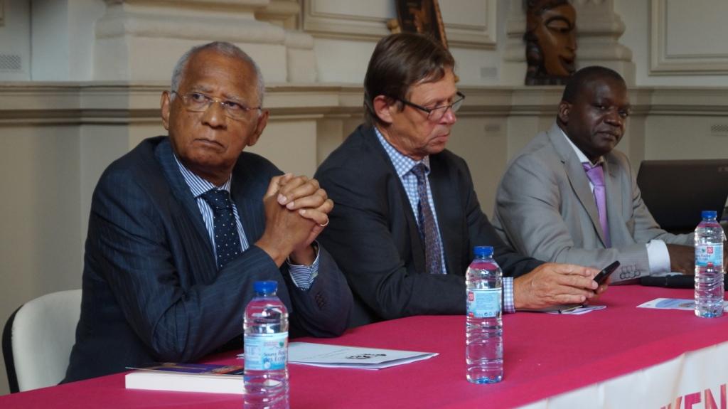 Henri Lopès, Jean-Marie Tétart et Arrauh Massala lors de la journée inaugurale des festivités du programme "Congo na biso" à Saint-Germain-en-Laye aux 6èmes Assises des Yvelines 