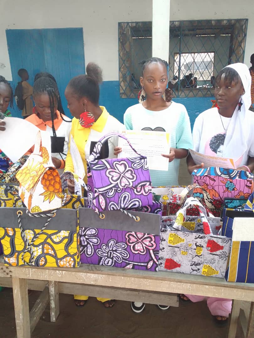 Echantillons de sacs fabriqués par des apprenants issus d'une formation Kiminou fabrication