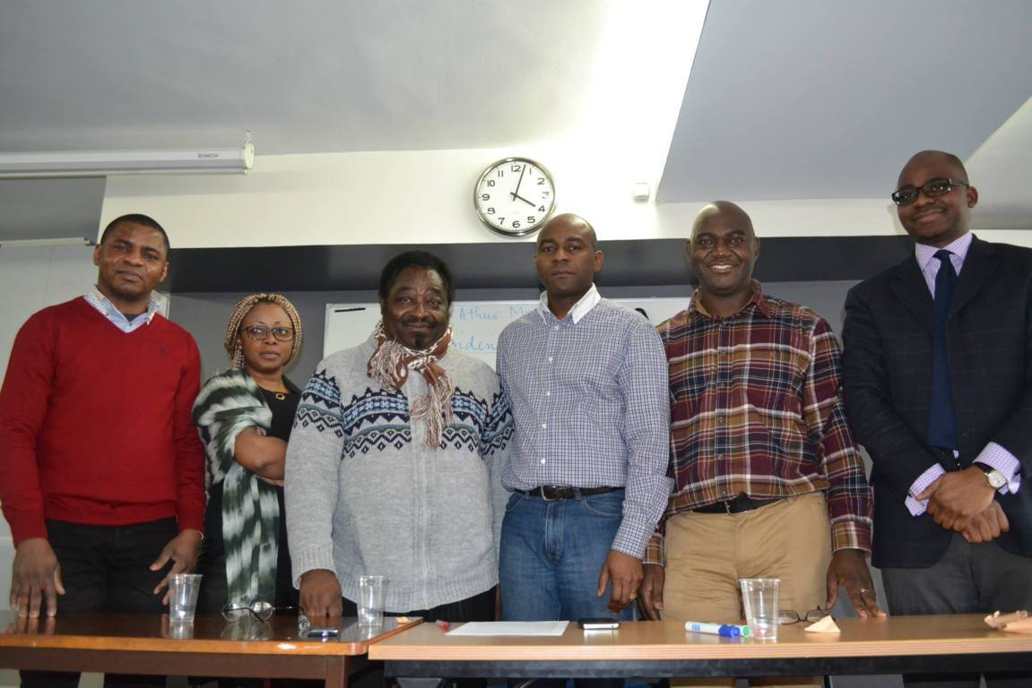Bureau Exécutif du Cercle des Écrivains et Artistes des Afriques autour de Martin Lemotieu  après la séance de l'Assemblée constitutive le 1er mars à Paris XIII