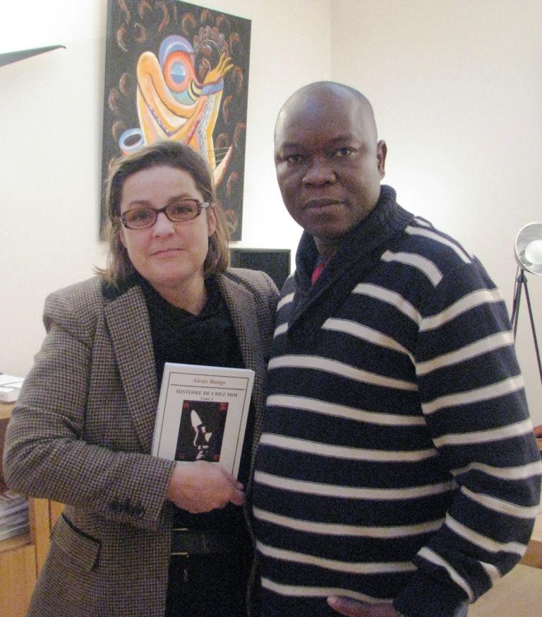 Alexis Bongo de passage à la librairie galerie Congo à Paris reçu par Béatrice Ysnel