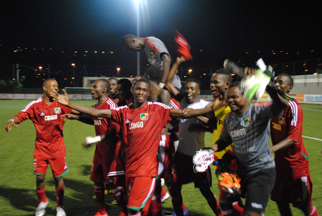 Les Diablotins peuvent porter Pavelh Ndzila en triomphe : en stoppant trois tirs au but sénégalais, il est le héros de la qualification congolaise en finale des Jeux de la Francophonie (© Adiac)