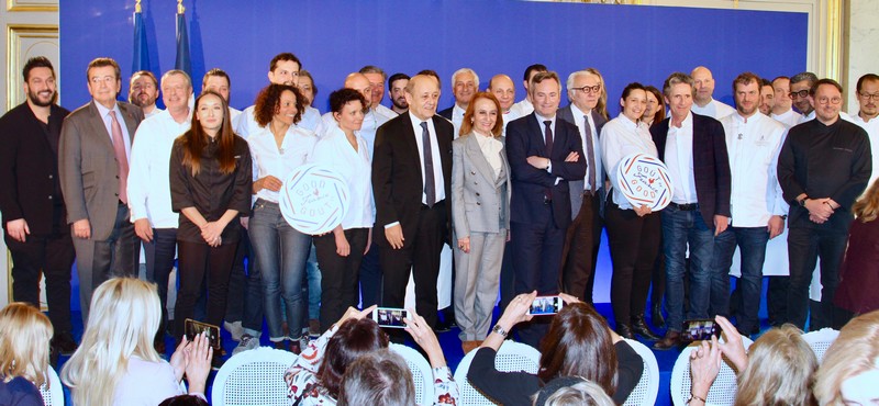 Goût de France_Good France 2019 , photo de groupe autour du ministre Jean-Yves le Drian et du Chef Alain Ducasse à l'issue de la conférence de presse au Ministère des Affaires étrangères