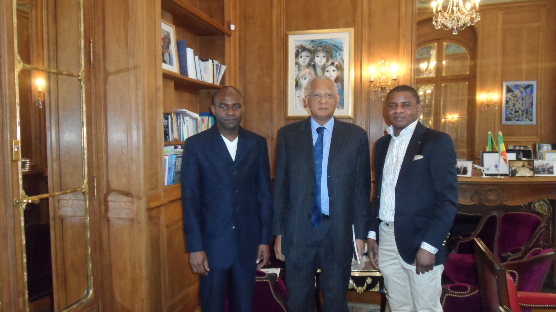 Henri Lopes, après la réception des Écrivains et Artistes des Afriques à l'ambassade du Congo à Paris