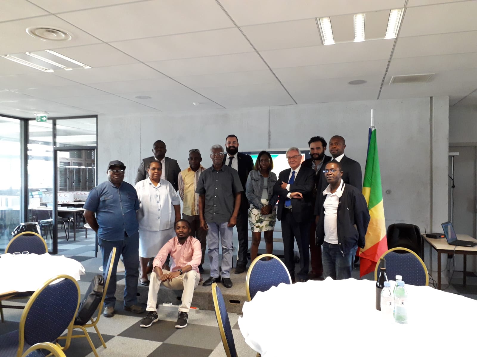 Photo de groupe des participants aux débuts des festivités de la fête de l'indépendance du Congo à Lyon